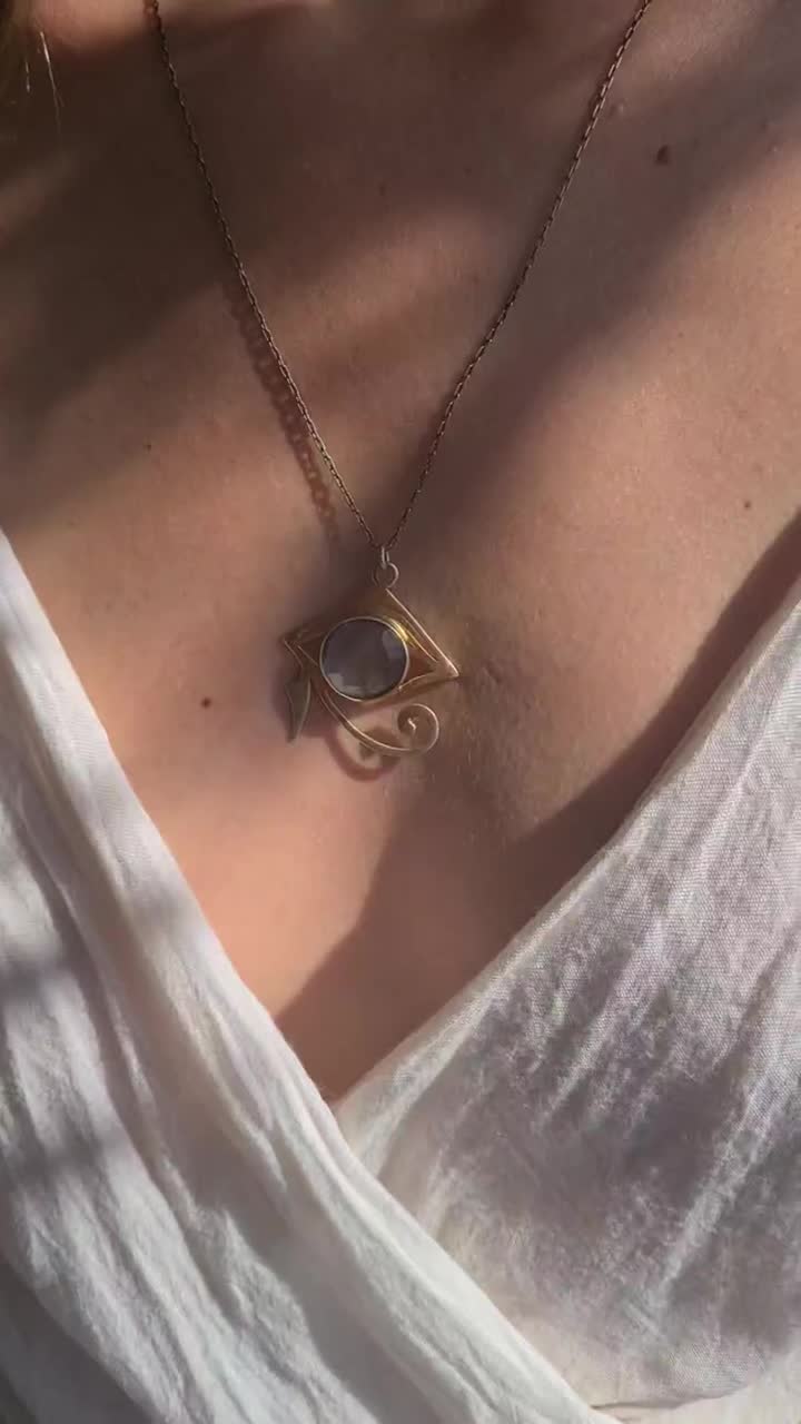 Mini Walküre Engel Flügel Ohrringe video poster