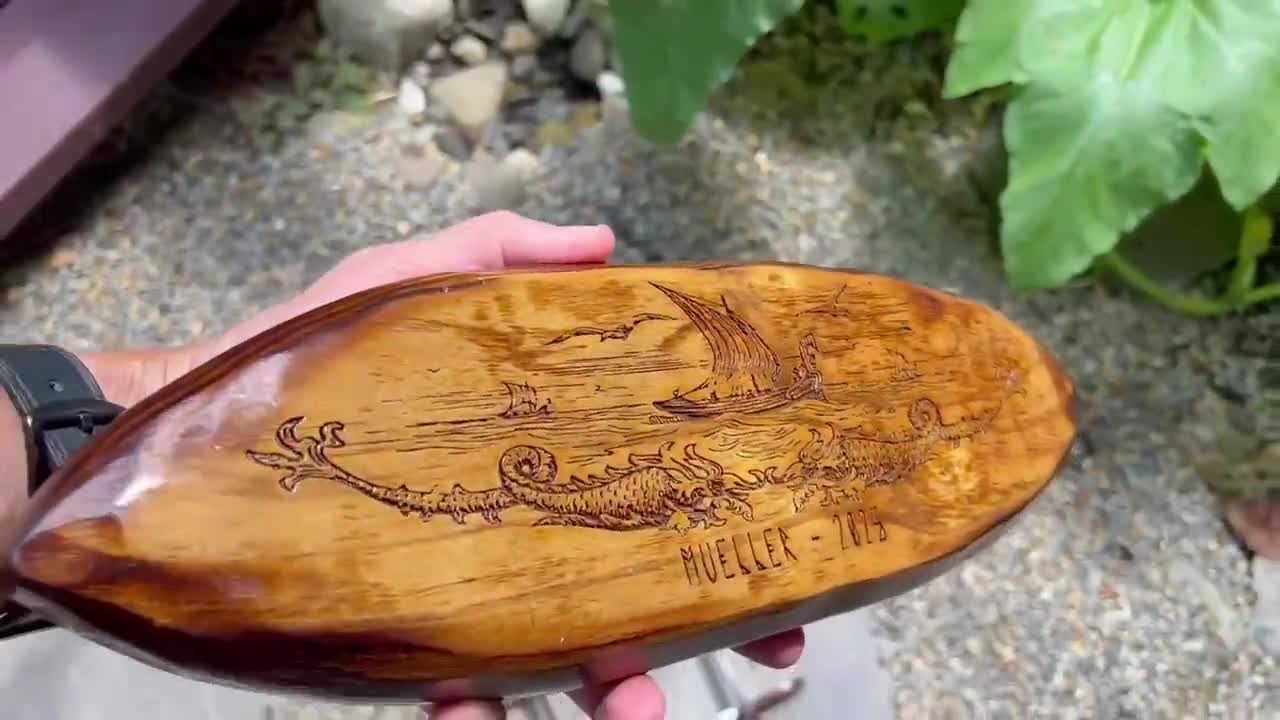 Juego de mesa Viking Daldos: pino macizo, dados de hueso y runas. video poster