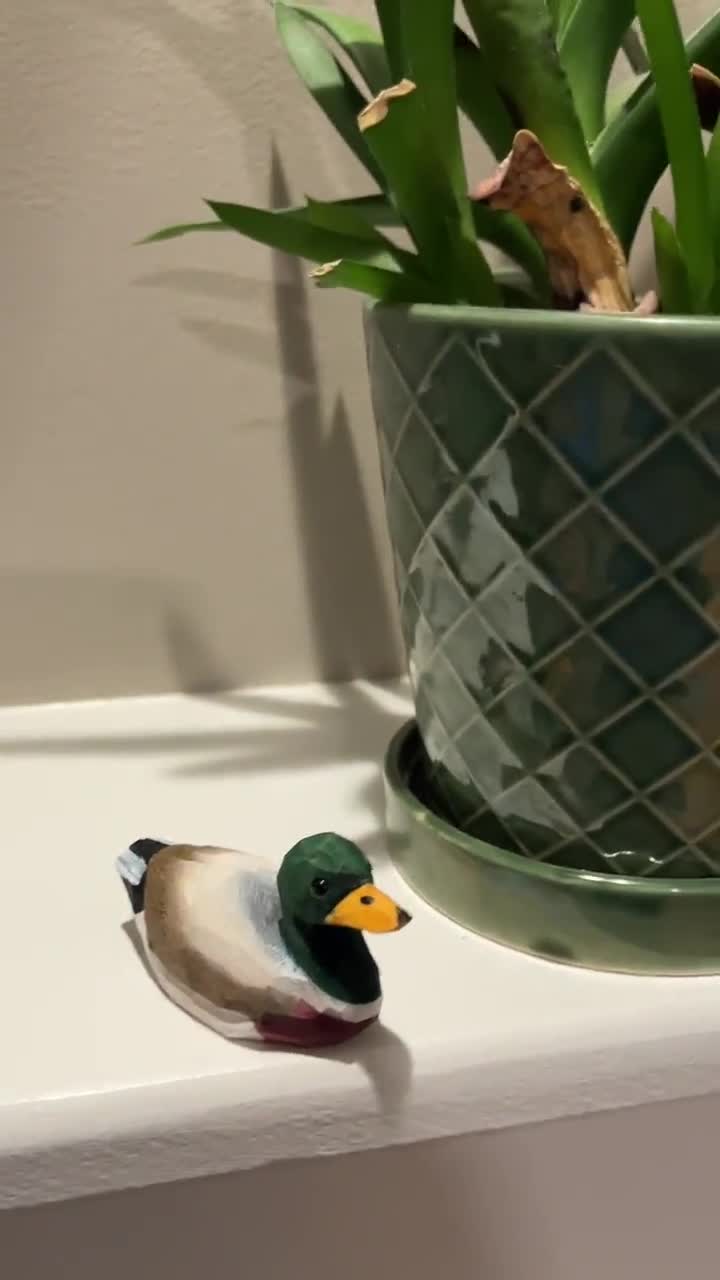 Figura de madera de pato ánade real / Ave tallada a mano, decoración rústica, regalo video poster