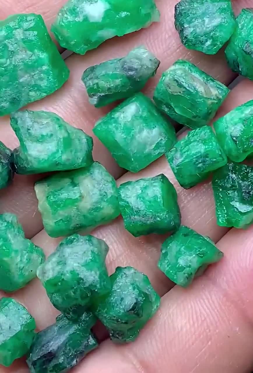 原石エメラルド結晶：300カラットロット、天然のエメラルド - Etsy 日本