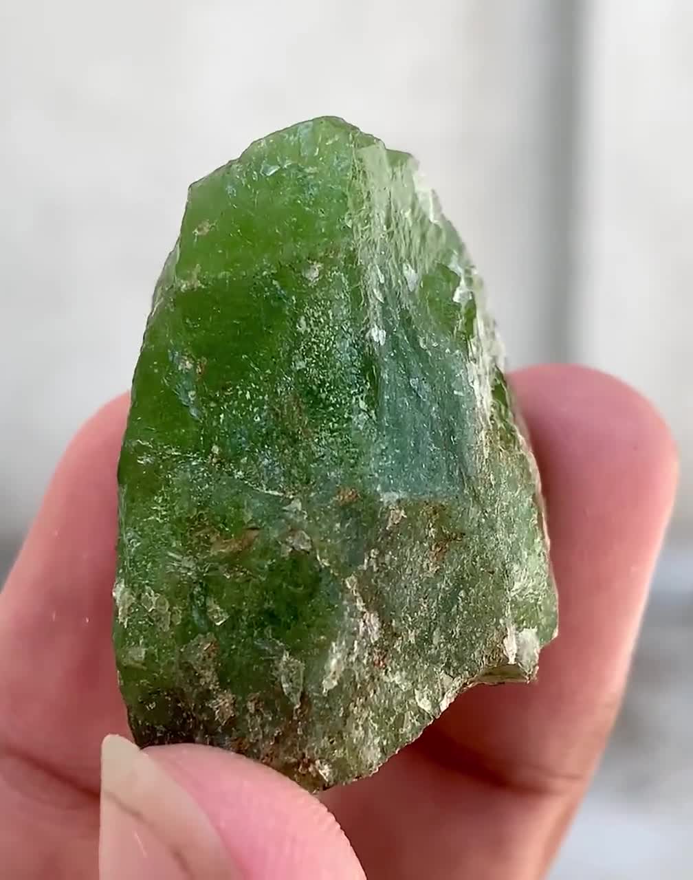 157.50カラットの原石ペリドット標本：天然グリーン8月誕生石