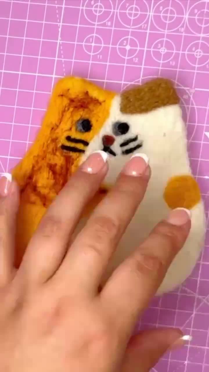 Pin de esmalte con matrícula de BORT - Colección de Los Simpson video poster