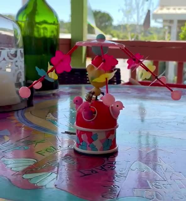 ヴィンテージセルロイド製ひよこ鳥イースターオーナメント：1930年代の