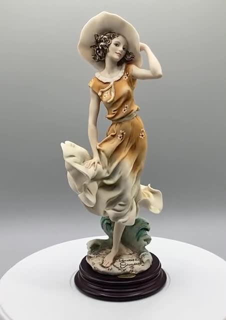 GIUSEPPE ARMANI FIGURINE OF THE YEAR 1997 