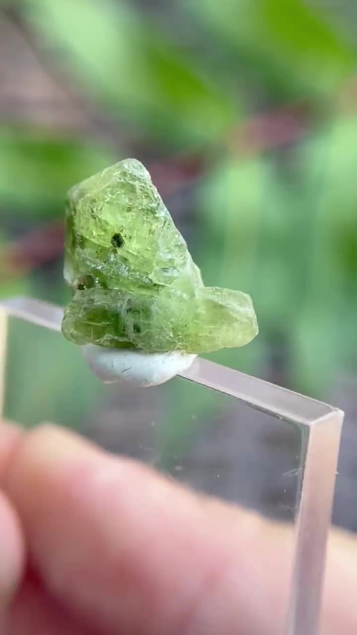 アフガニスタン産 15カラット グリーンダイオプサイド原石 | 天然