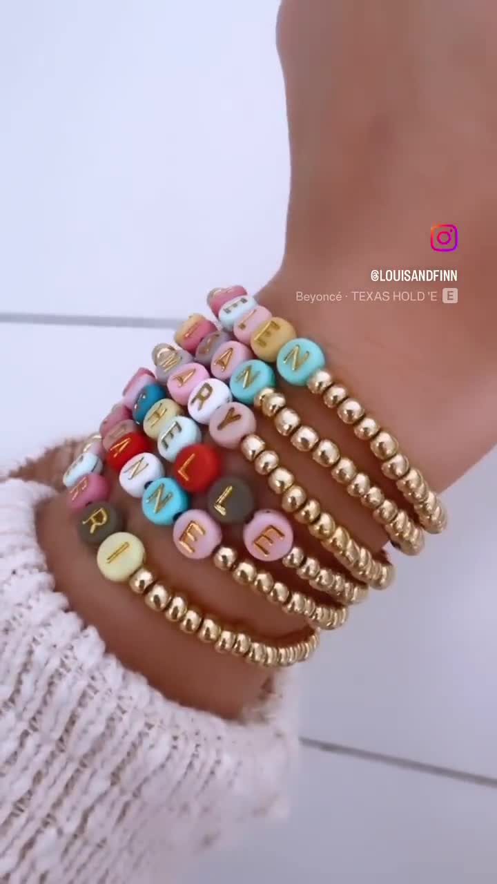 2 Braccialetti Softball Con Iniziali Per Donne E Ragazze – Perline Colorate E Lettera Iniziale Placcata Oro – Gioielli Elastico Impilabili