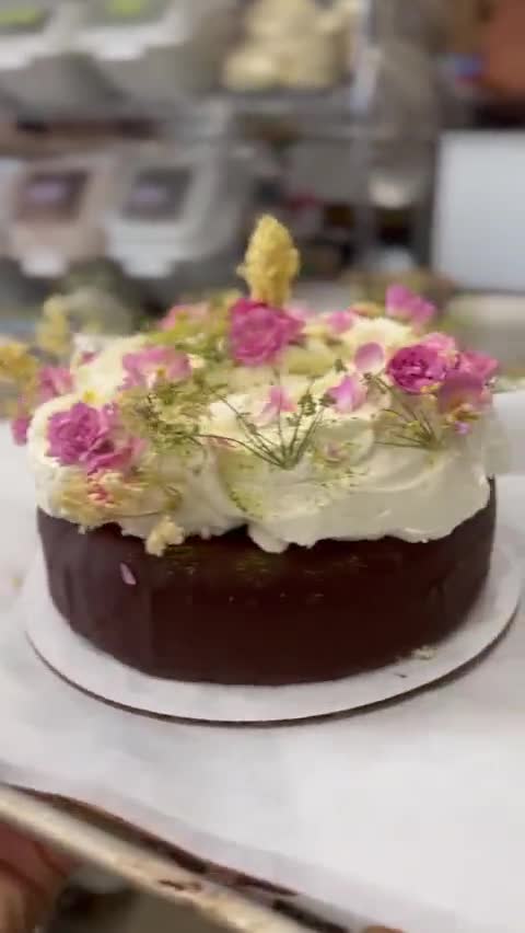 Dried edible flowers for cakes decorating