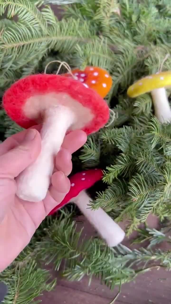 フェルトウールの赤いキノコのオーナメント：ベニテングダケ - Etsy 日本