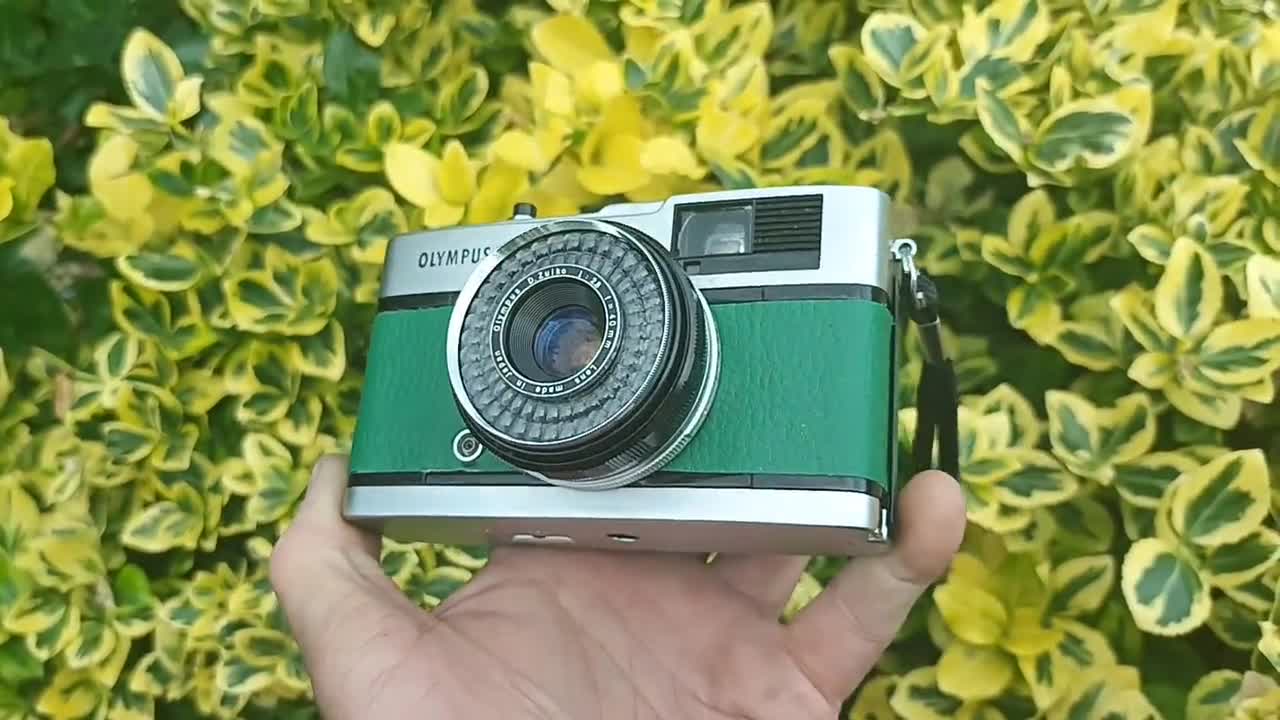 Olympus TRIP 35 mm film camera - EXCELLENT.