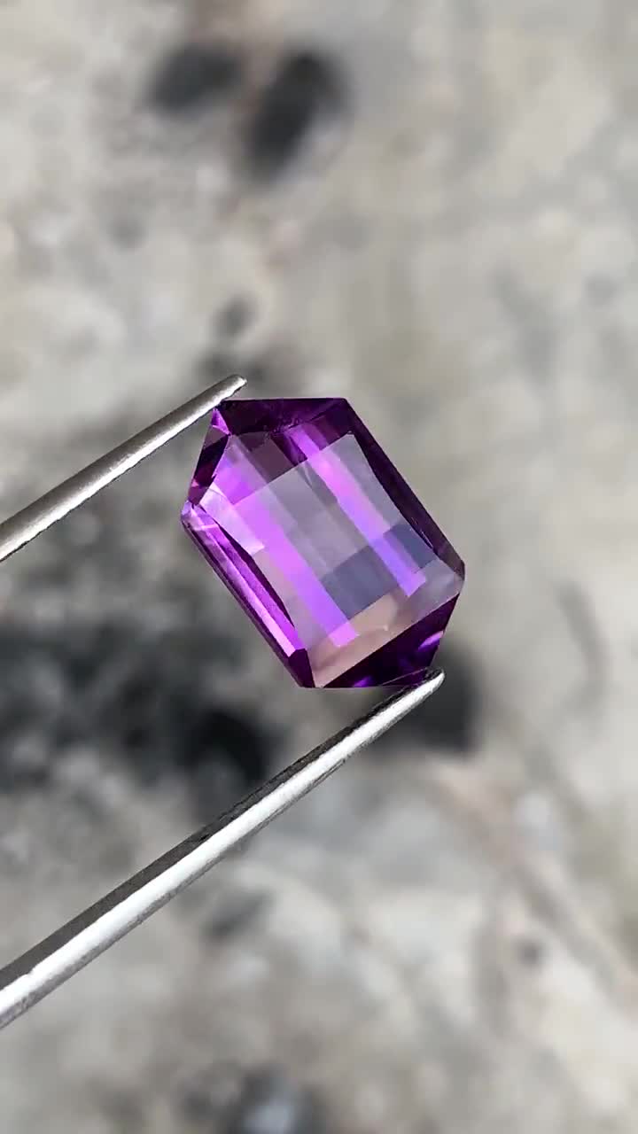 未処理のアメジストロゼンジ：7.50カラットのピクセルカット宝石