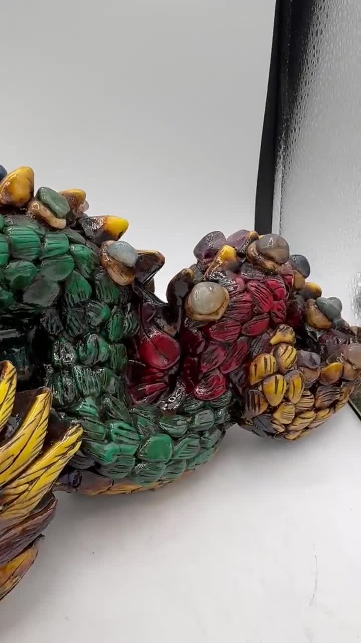アステカの竜の蛇神ケツァルコアトルの蛇は石でできた爬虫類です