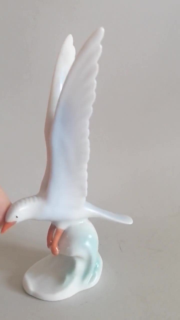 ヴィンテージ Hollohaza 磁器製カモメの置物：手描きのハンガリーの鳥