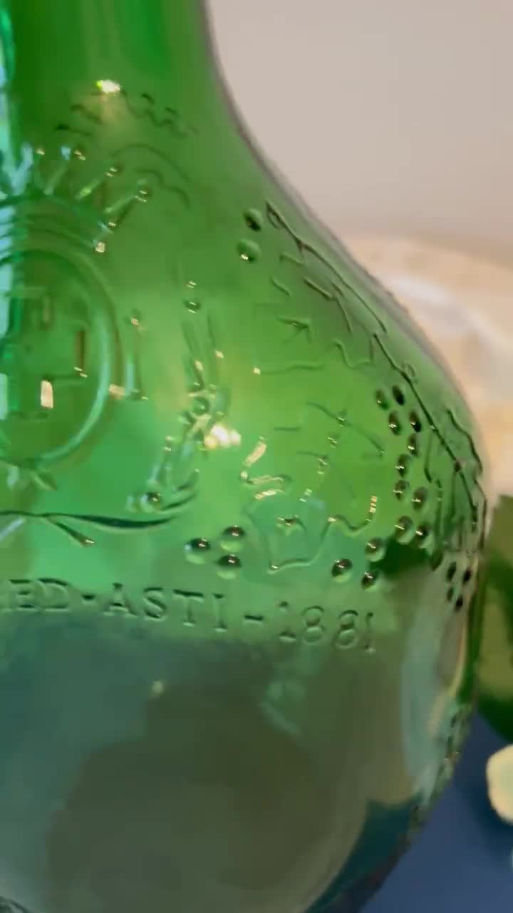 Vintage United Vintner's Green Glass Bottle / Vintage Decor
