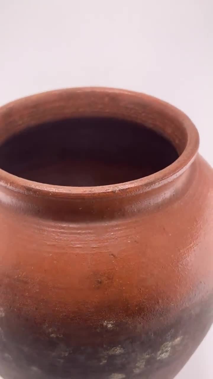 Jarra de terracota ucraniana antigua para confitar / Jarrón rústico de flores esmaltado video poster