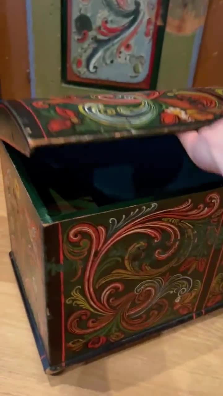 1850 年代の博物館品質のローズマリング チェスト、宝箱、ノルウェーの