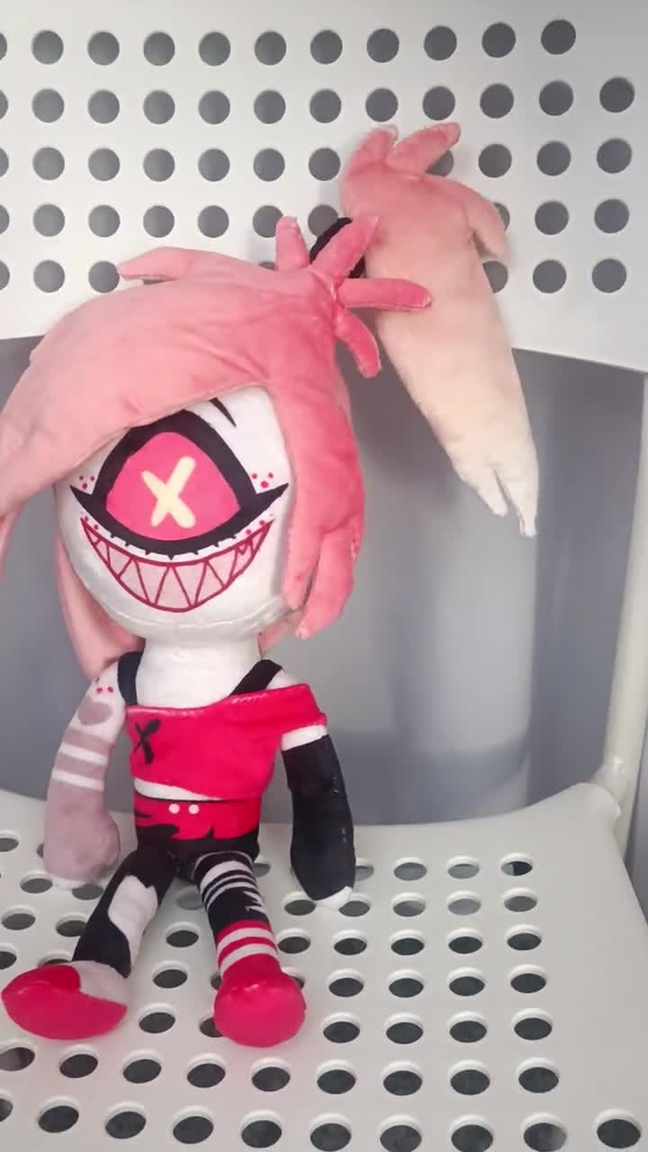 ハズビンホテルのチェリーボムぬいぐるみ（パイロット） - Etsy 日本