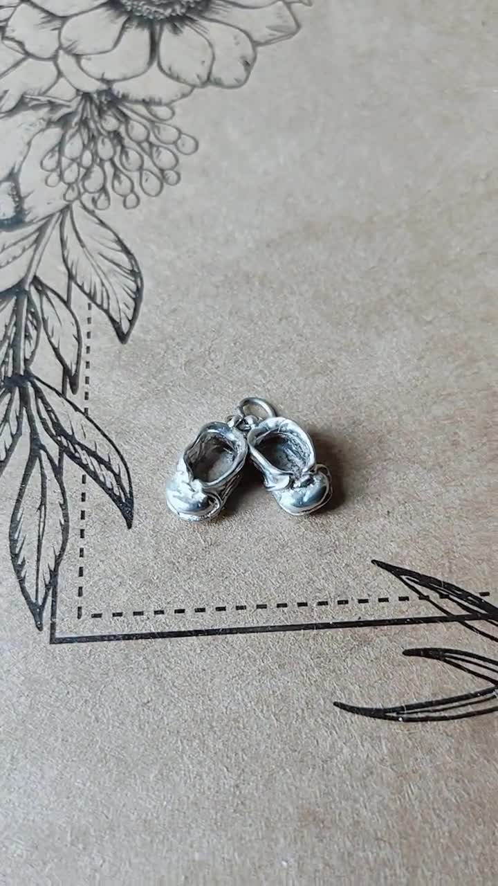 ヴィンテージ Nuvo スターリングシルバー ベビーシューズチャーム 母の