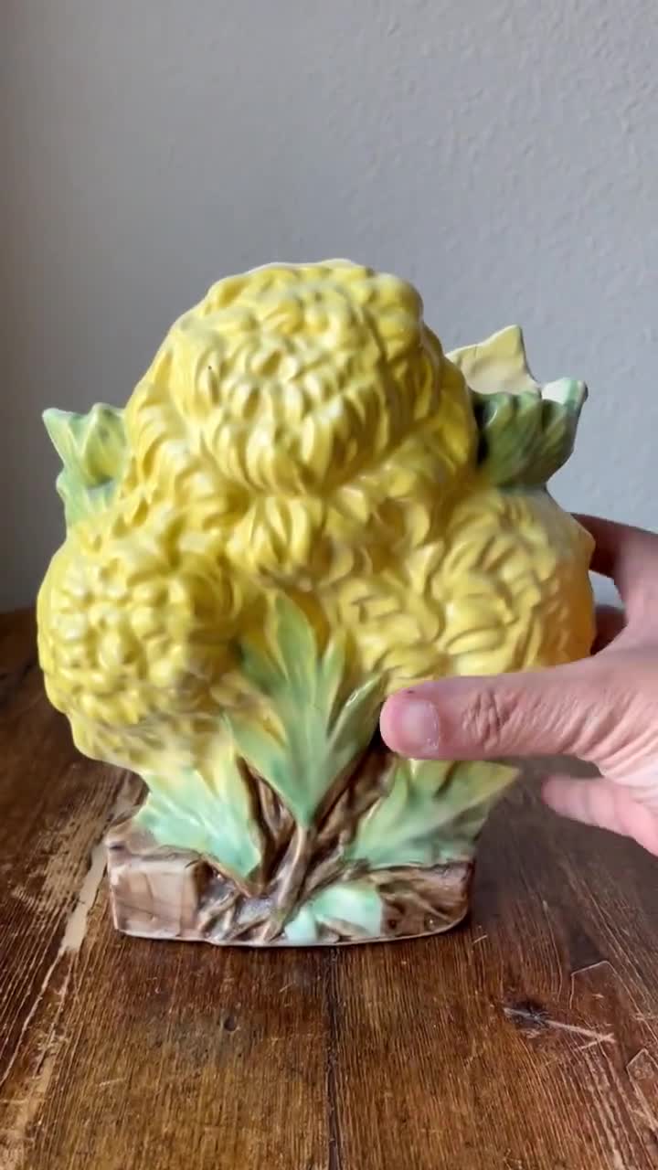 茶色の花瓶 陶器製 花の模様 1950年代 マッコイ社製 黄色い菊模様の陶器製花瓶 8インチ - Etsy 日本