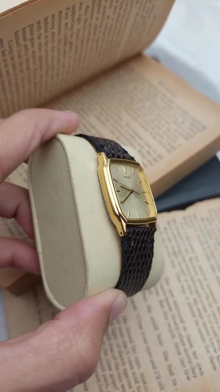 けいこ Vintage Rare Vintage 80's Seiko 5P31-5180 Golden Frosted Dial