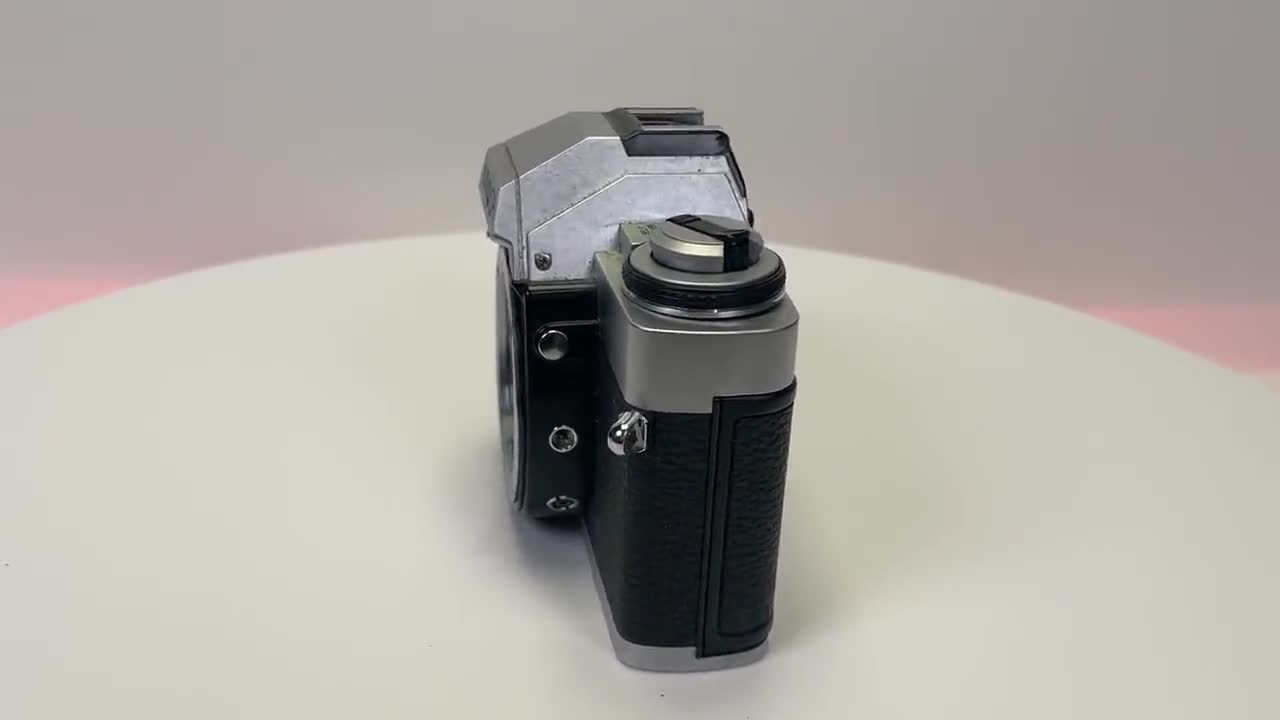 MINOLTA XG-1 Vintage 35mm Film Camera, Fully Functional Retro Analogue Collectible Camera, No lens, Made in Japan video poster