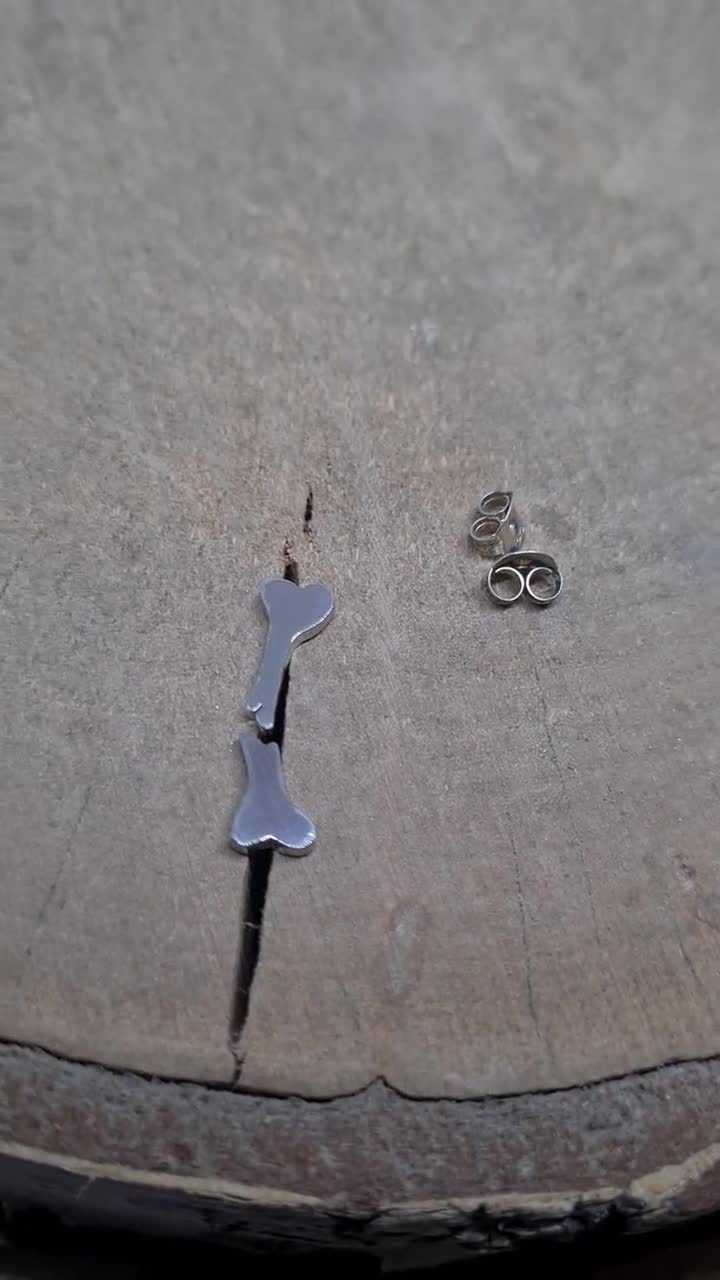 Orecchini a bottone a forma di lontra in argento sterling - Orecchini a forma di lontra sorridente - Orecchini a forma di animale carino - Divertenti e stravaganti - Italia