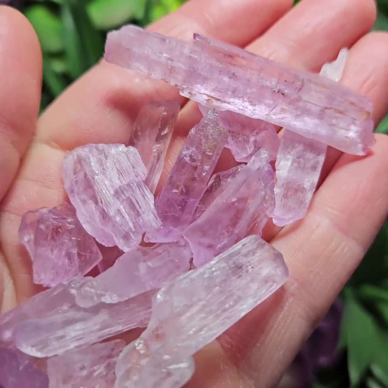 Cristallo Kunzite / Kunzite lavanda / Kunzite grezza / Pietra preziosa  Kunzite / Cristallo Kunzite viola / Kunzite rosa / Pietra Kunzite / Kunzite  -  Italia