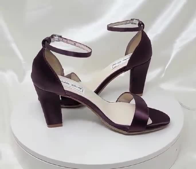 Plum Footwear - 🔥Get The Trend🔥 These stunning square toe sandals with block  heels are now in stores. Find a PLUM stockist by visiting  www.plumfootwear.co.za | Facebook