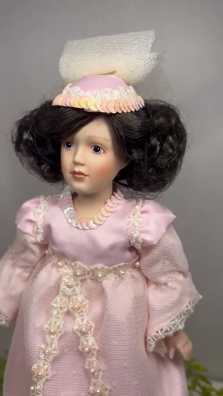 1987 Sleeping Beauty Porcelain Doll Danberry Mint Storybook