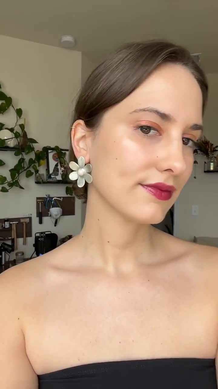 Big Daisy Earrings With Opal in Sterling Silver, Woodstock