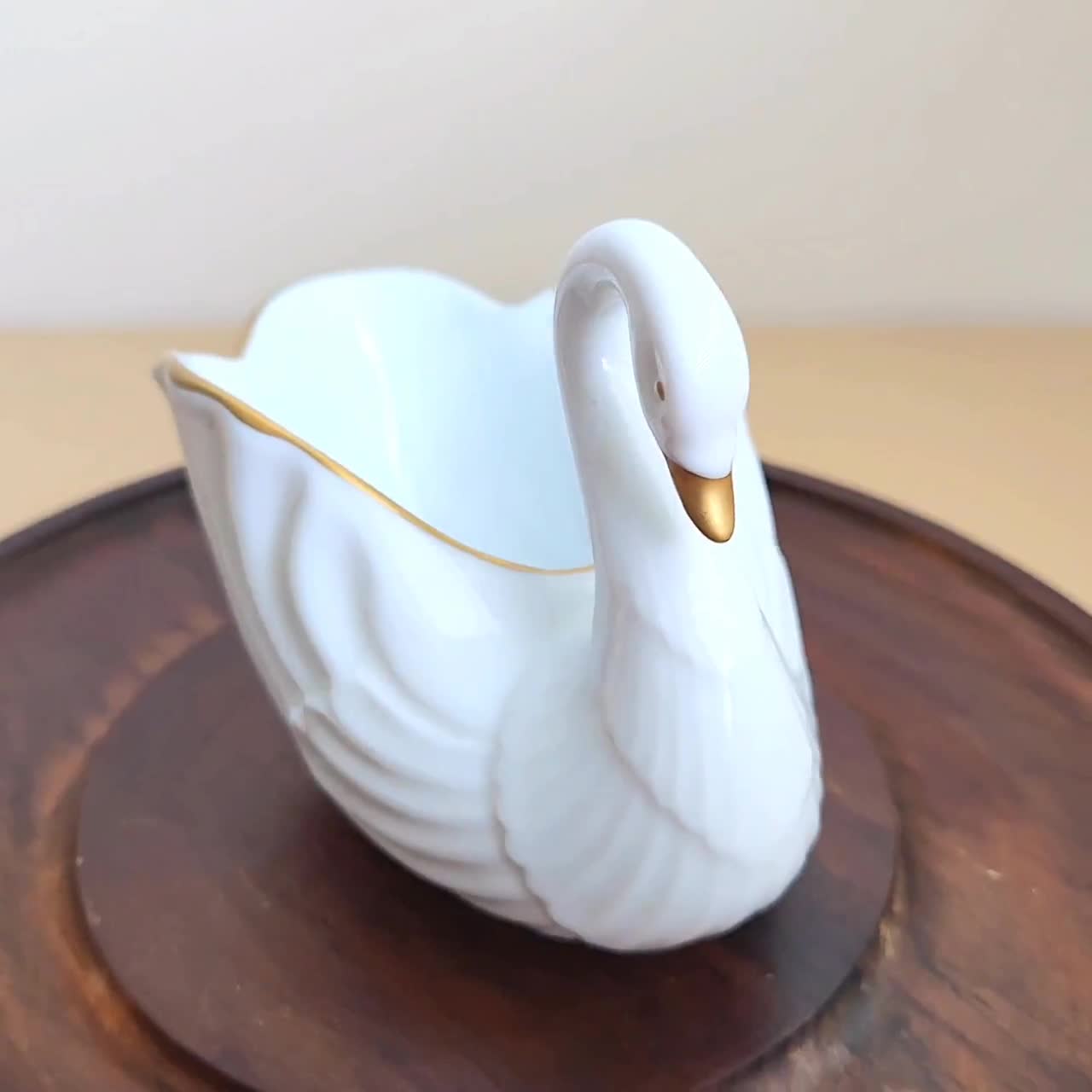 Christian Dior Art de la table porcelain Swan Vase buy 24K Gold