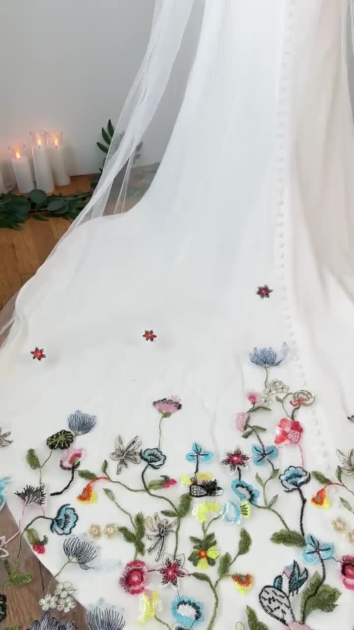 エロイーズ - カラフルな花の刺繍のブライダルベール、青い野生