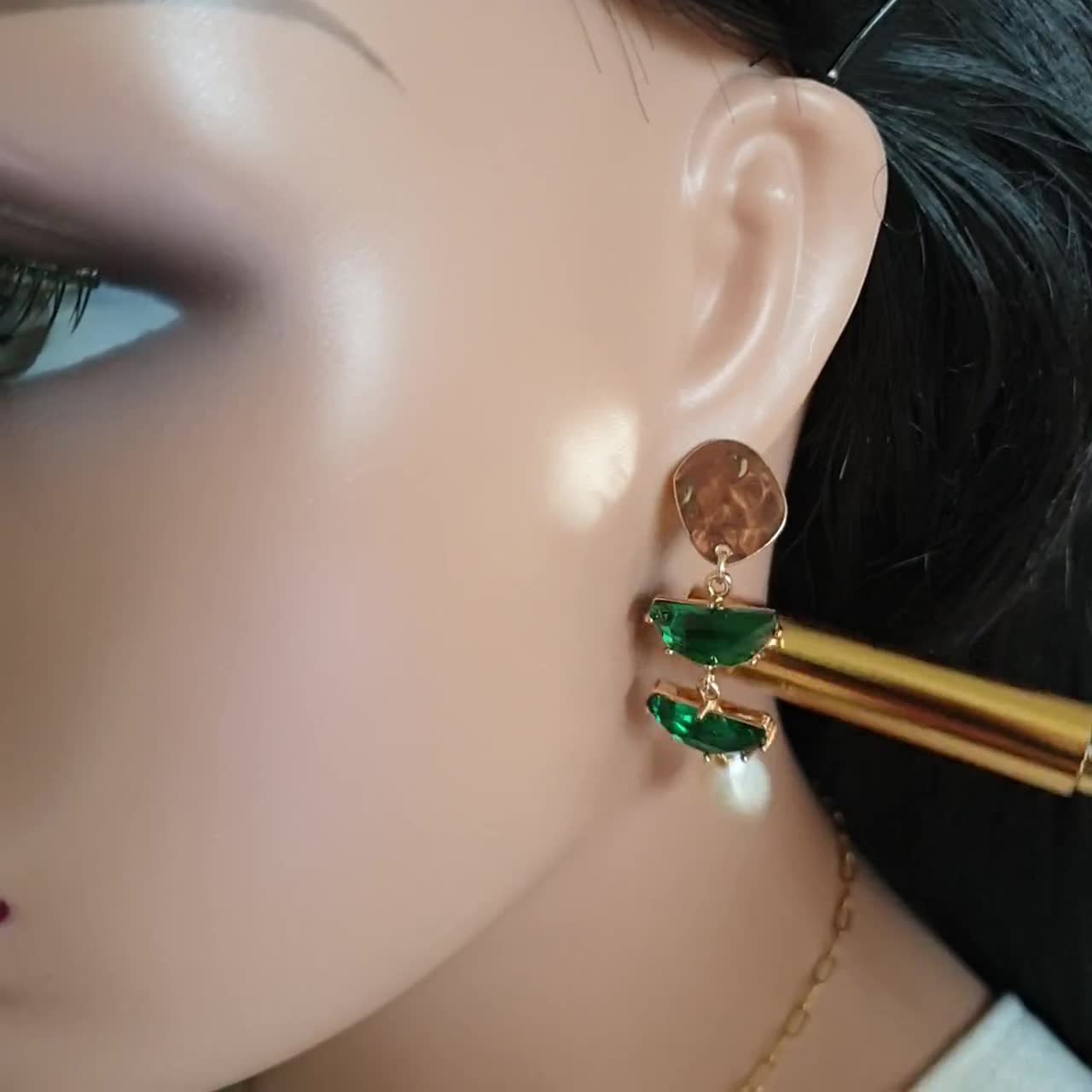 Emerald Green Crystal Drop Earrings, Emerald Earrings, Pearl Art