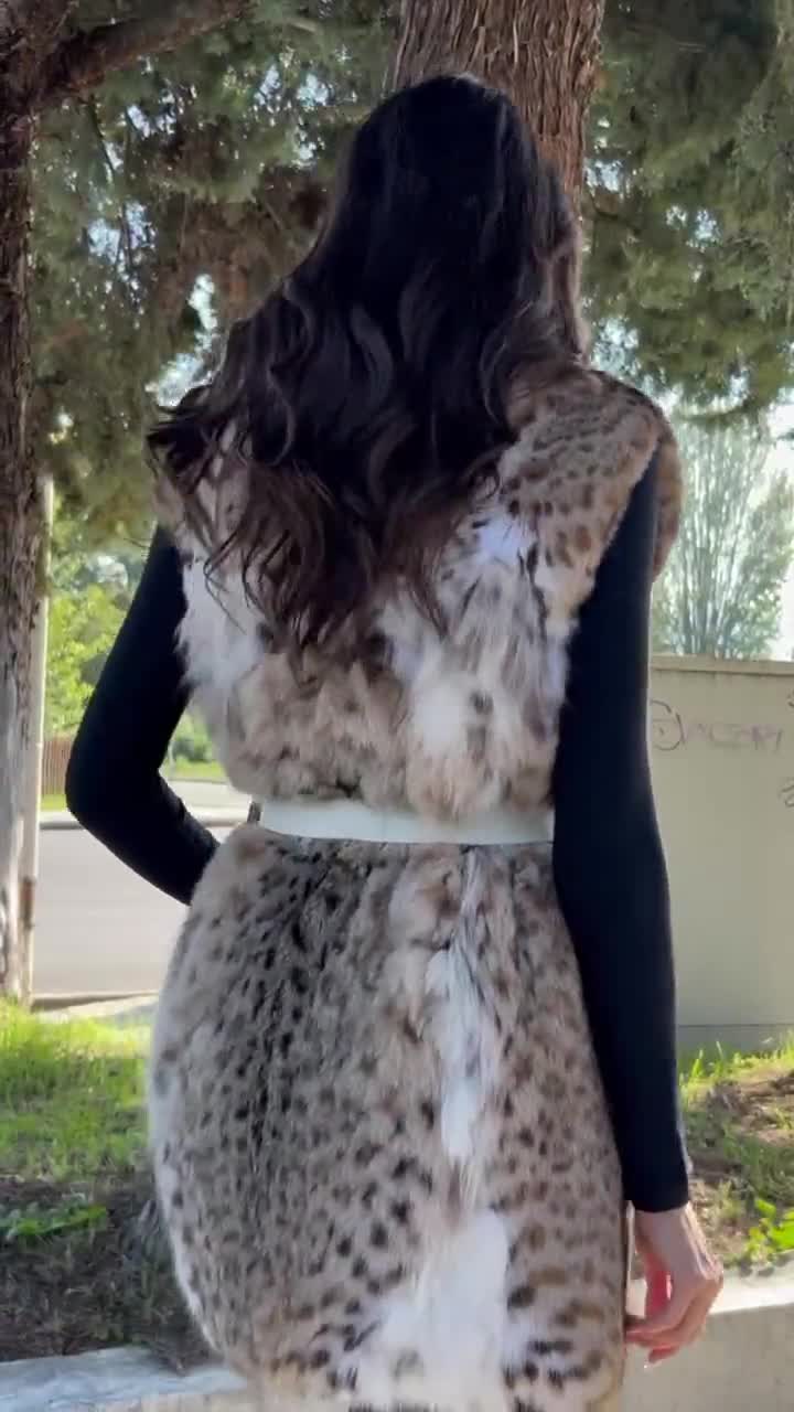 Lynx Fur Vest With White Collar & Belt – Luxurious Winter