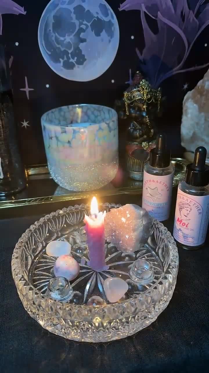 Mini velas de carillón para lanzar hechizos, establecer intenciones, rituales, trabajo energético. Hechas a mano y de origen local, 100 % cera de abejas de California, juego de 3. video poster