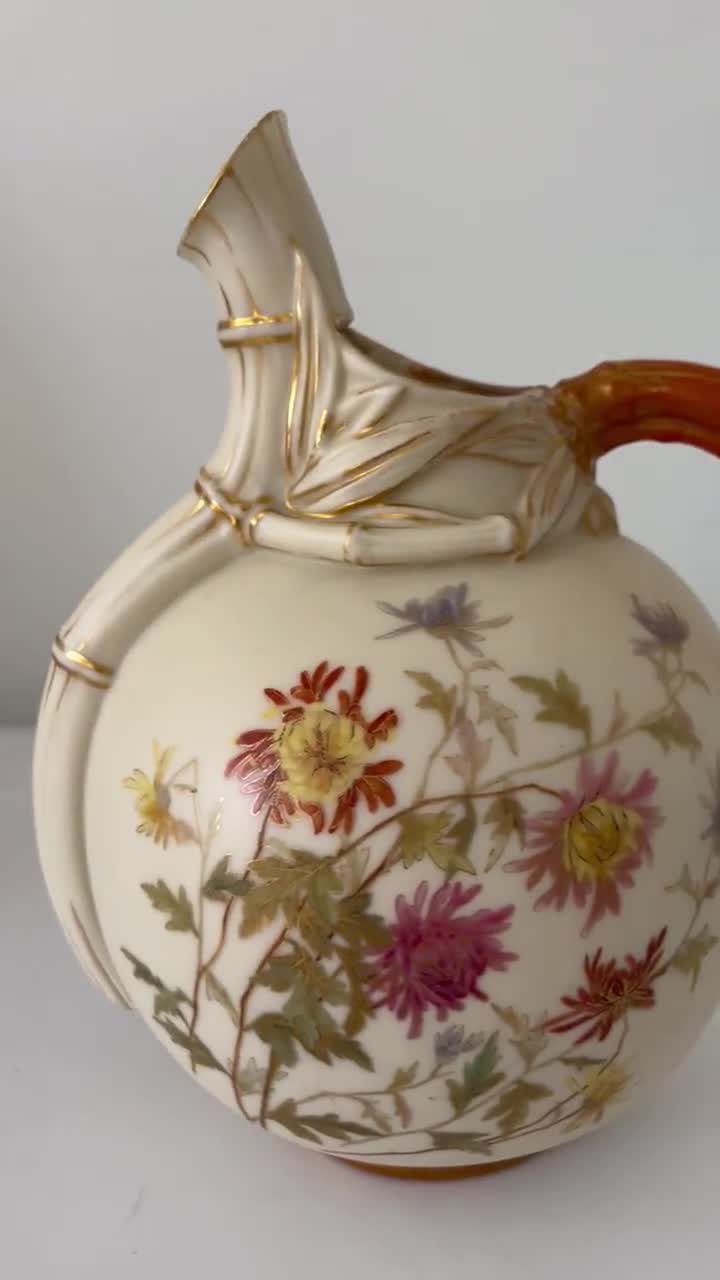 ロイヤルウースターの花瓶：ヴィンテージ 1899 リージェンシー 竹製