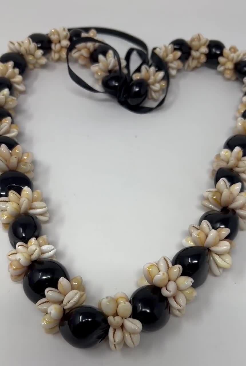 ハワイアン ククイ ナッツとカウリー ロゼット シェル レイ/ウラ