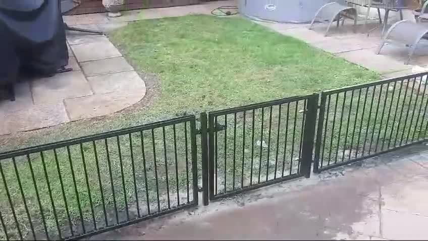 Valla y puerta de seguridad para mascotas para perros de metal, Barrera de seguridad, Parque infantil, Barrera de ejercicio para mascotas, Exterior, Valla de metal, Puerta de metal, hierro forjado, A medida video poster