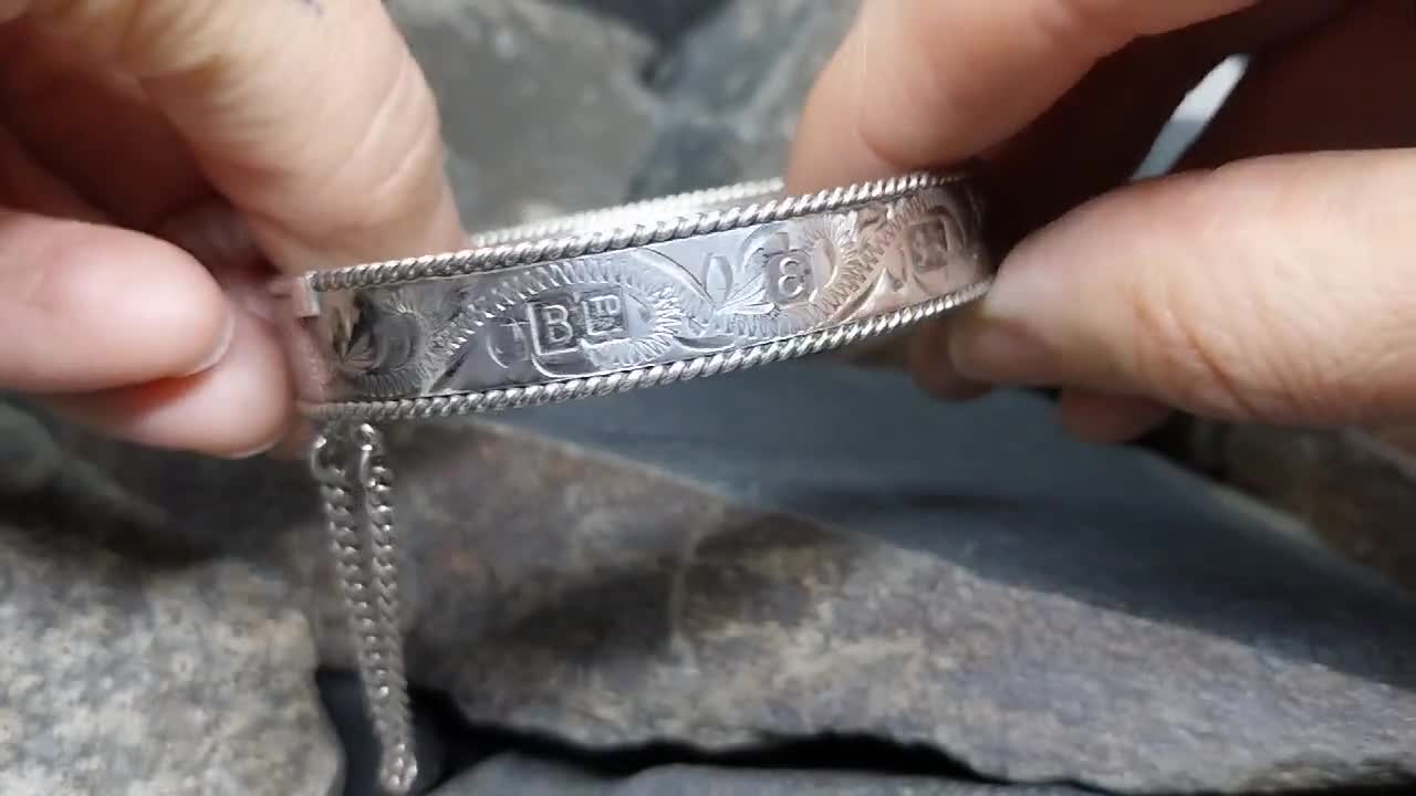 Vintage Sterling SILVER BANGLE Bracelet - C 1979 - 24.5g - Etsy Vintage Sterling SILVER BANGLE Bracelet - C 1979 - 24.5g - Etsy