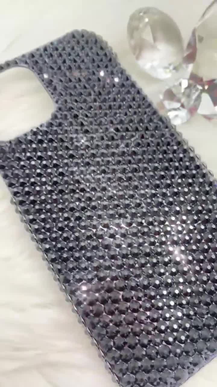 【エルキチ】SWAROVSKI iPhone16Proブラックストーン High smartphone case, Scattered design, iPhone® 16 Pro, Black