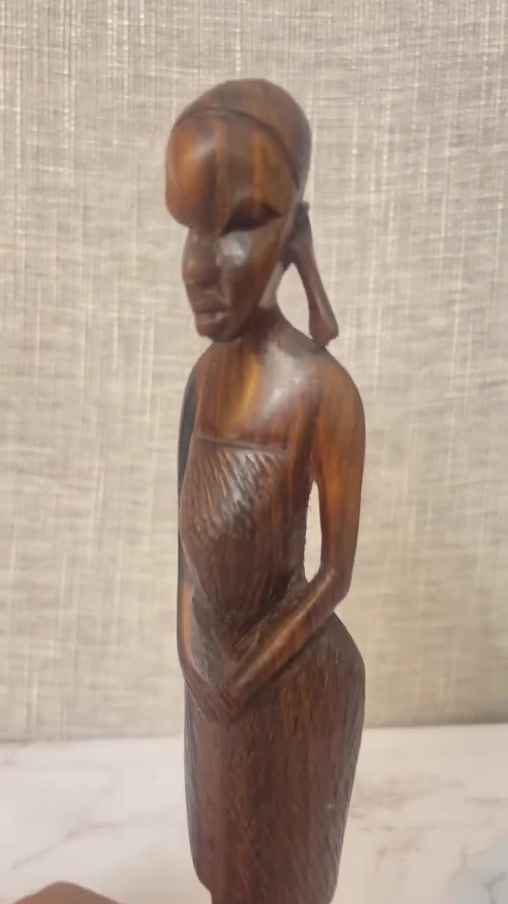 手彫りのアフリカの木彫り：ヴィンテージの部族女性像 - Etsy 日本