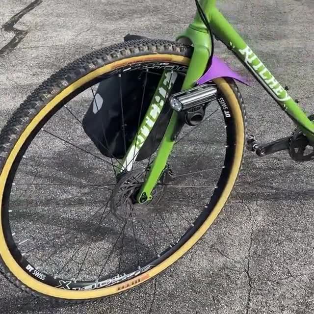 pedale für gravel Wolf Tooth DEL Race Clipless Pedal 180-225 Days shoe contact area and Feschd Universal Bundle Size:18 oz.