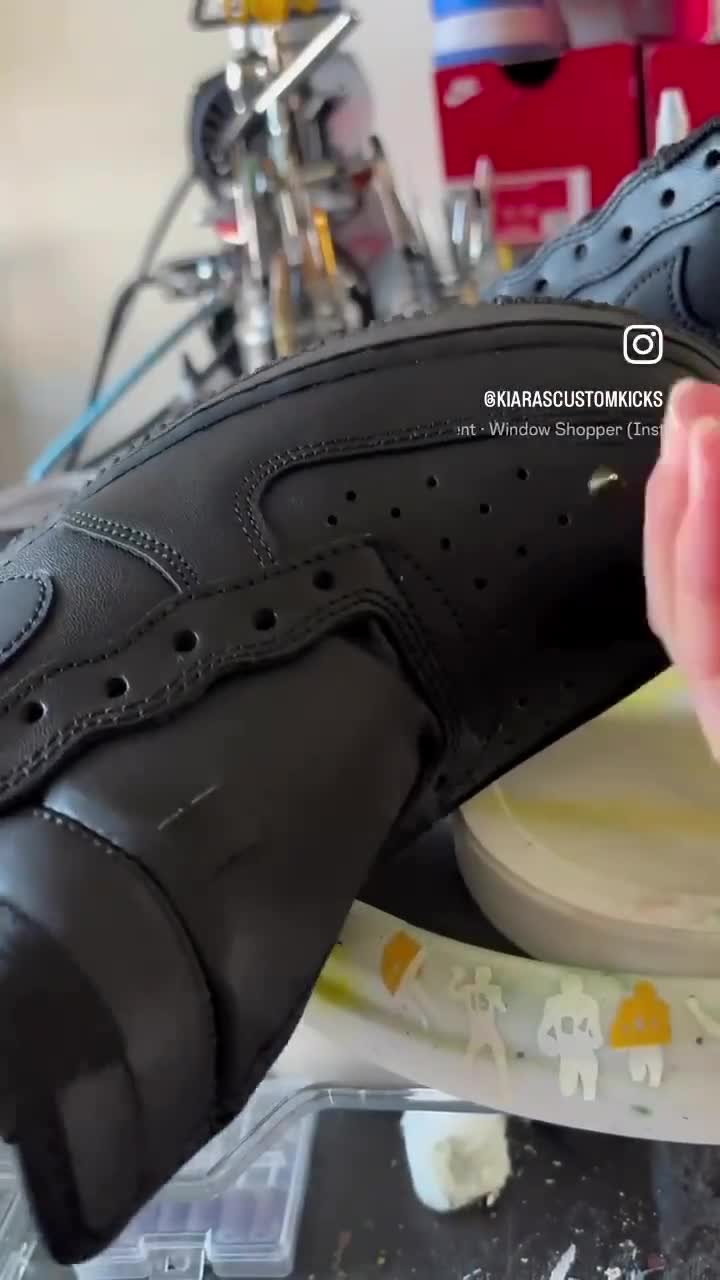 Nike Air Force 1 Low con punta metálica y suela roja personalizada video poster