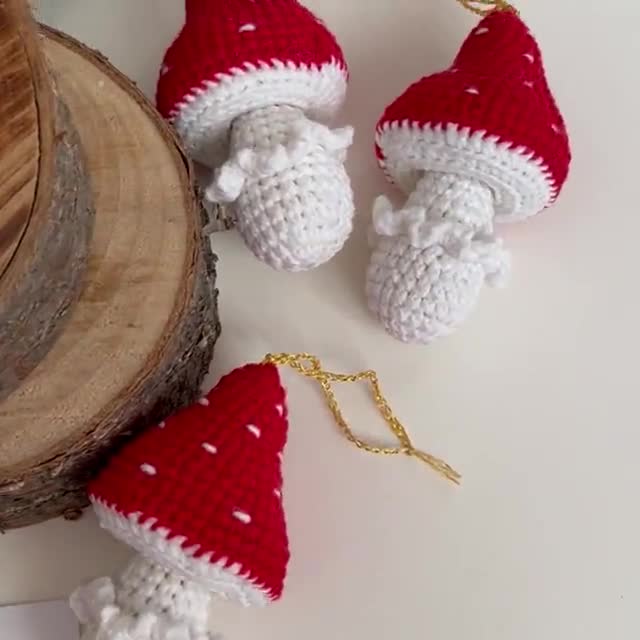 かぎ針編みのキノコのクリスマスオーナメントセット：スカンジナビアの