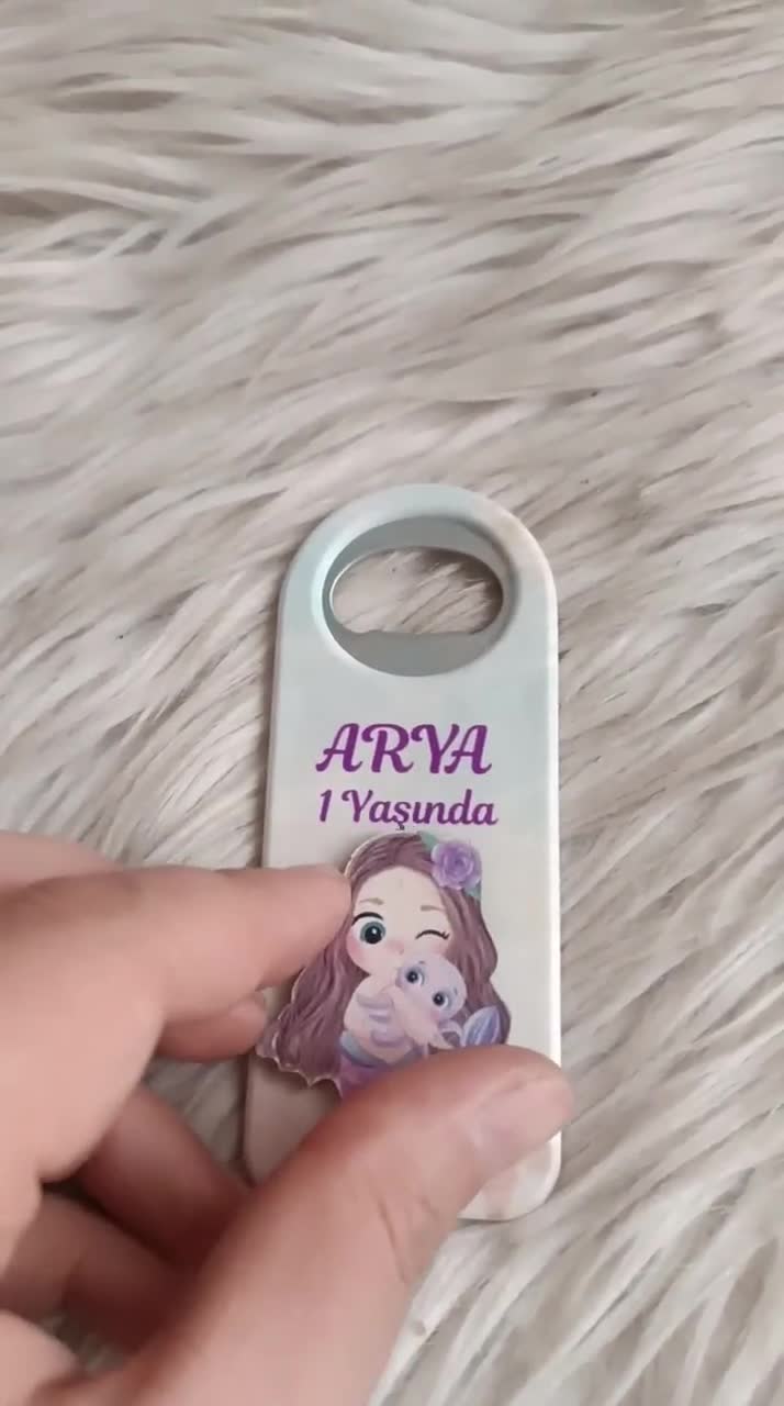 Imán personalizado para baby shower: abrebotellas con relieve video poster