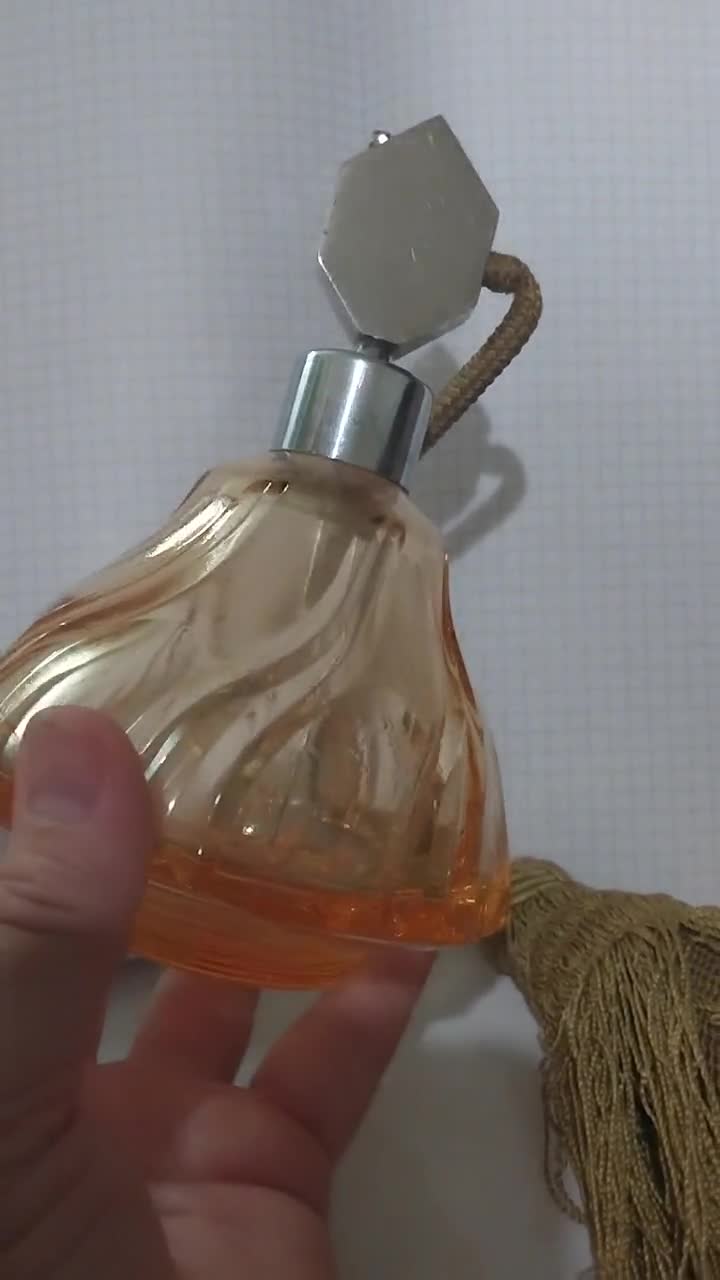 希少品　ヴィンテージ　 ペンダント型香水 オレンジ色 アンティークのオレンジ色のガラスの香水瓶：20世紀初頭、大型 - Etsy 日本