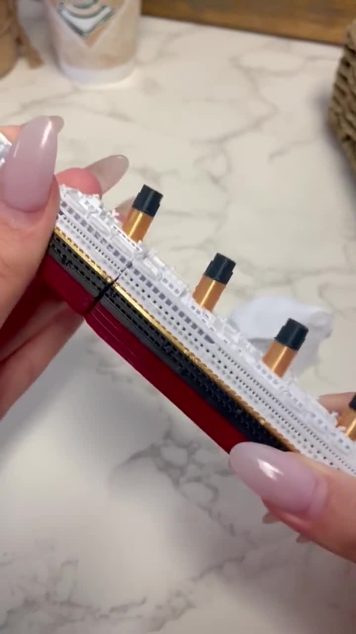 半分に割れるタイタニック号のおもちゃ、半分に割れるタイタニック号のお風呂のおもちゃ、子供用のタイタニック号のおもちゃ、壊れやすいタイタニック号のおもちゃ、タイタニック号の模型、タイタニック号のプールのおもちゃ