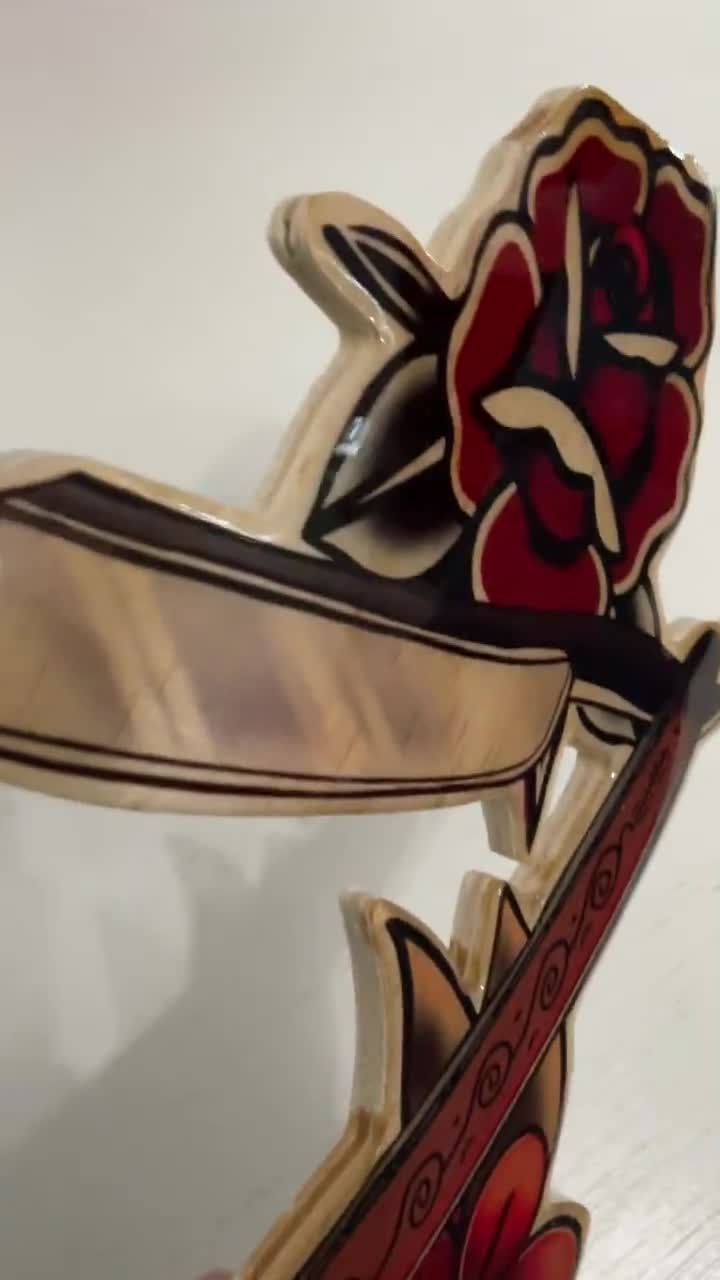 Plaque en bois de style vintage Barber Blade Tattoo : décoration de salon de coiffure découpée à la main video poster