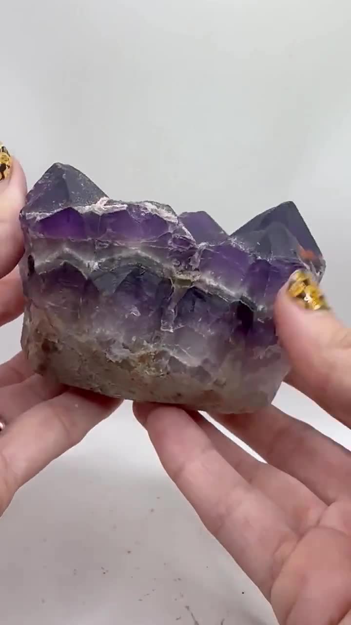 ヘマタイト「エイリアン」アメジスト クラスター - 濃い紫色