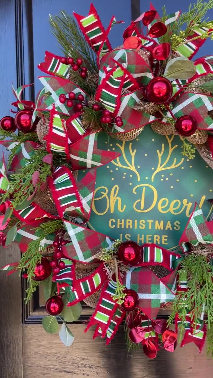 　Decorated Christmas Wreath Amazon.com: Christmas Wreath with 50LED Lights with Timer