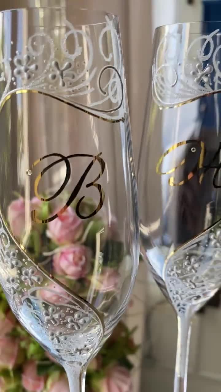 Copas de boda con letras doradas, Copas de brindis personalizadas para los  novios, Copas pintadas a mano para boda, image size:720x1280